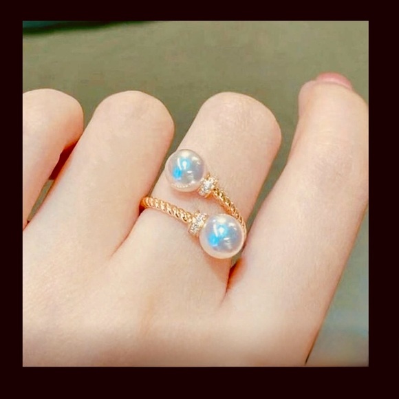 Jewelry - 🎆🎆 NEW YEARS 🎆🎆 Elegant Gold and Pearl Women's Ring Size 8